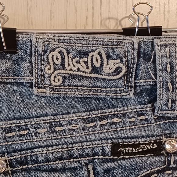 Miss Me Jeans, Size 28, Low-Rise, 30W x 30L, Boot Cut, Bedazzled - Picture 6 of 10